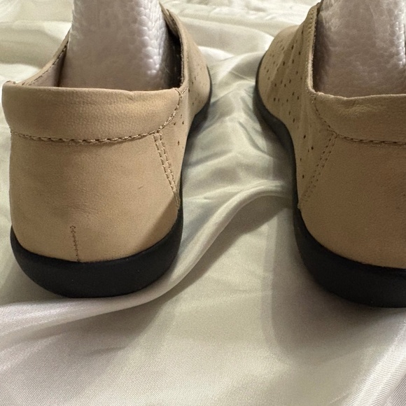 New Clark’s soft cushion tan suede slip-on women shoes sz 9W - Picture 5 of 5